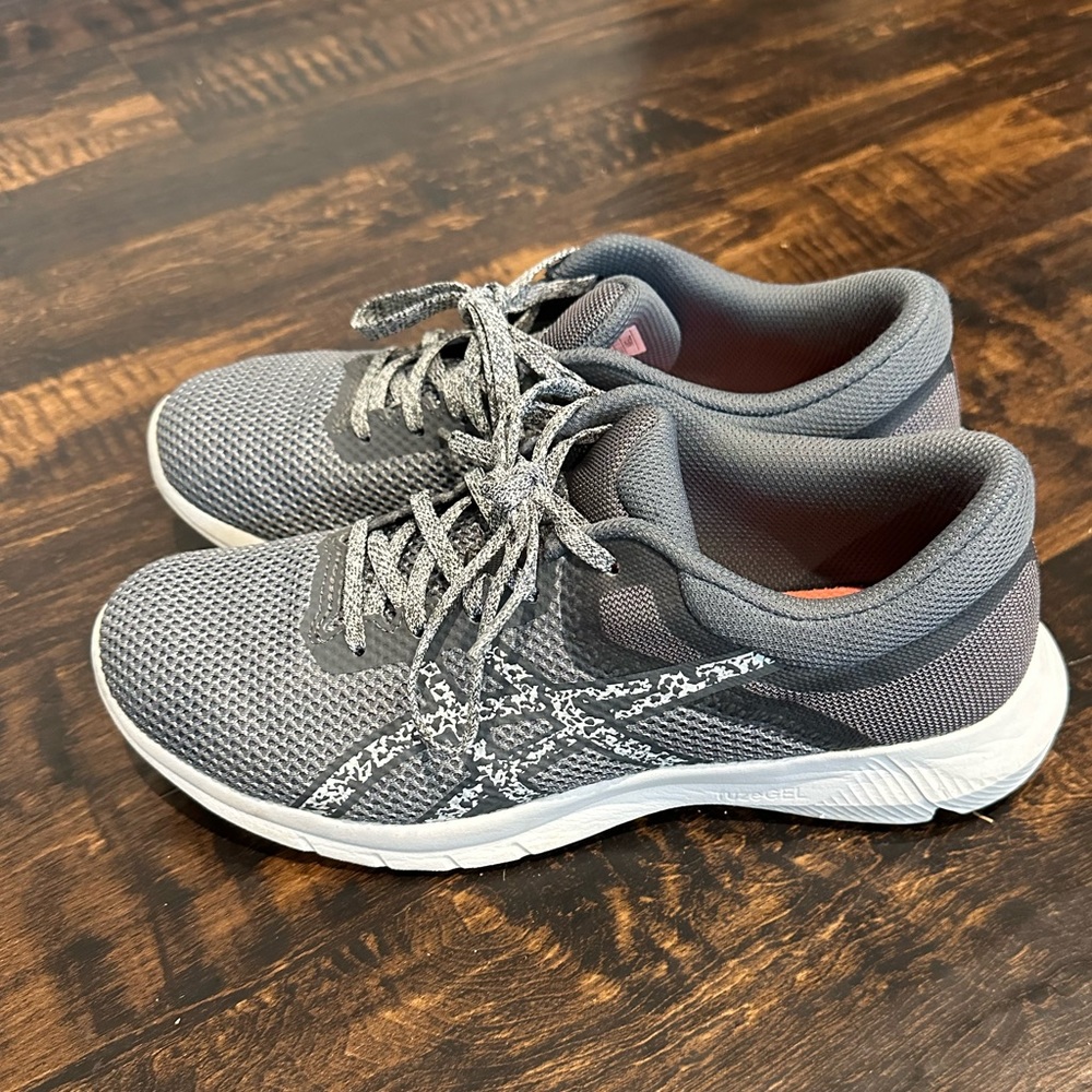 ASICS / NitroFuze / Sneakers / Tennis Shoes / Walking / Running